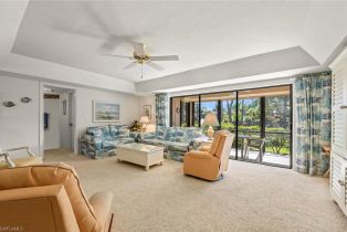 , 3219 Horse Carriage Way # 11, Naples FL 34105