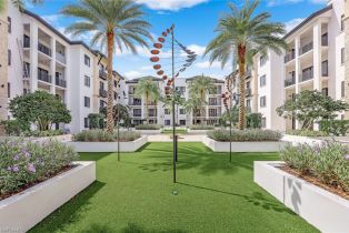 ,  , Naples Square, CA 34102 - 29