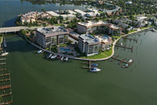 Mid Rise (4-7), 222 Harbour Dr # 314, Naples FL 3410334103 