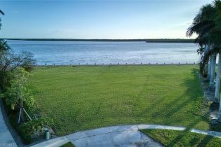 , 1035 Pettit Ct, Marco Island FL 34145