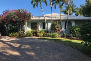 Ranch,Single Family Residence, 677 18th Ave S, Naples FL 34102