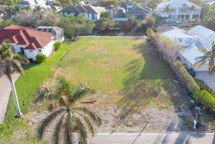 , 5090 Seahorse Ave, Naples FL 34103