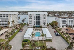 Penthouse,Mid Rise (4-7), 2650 Gulf Shore Blvd N # 704, Naples FL 3410334103 