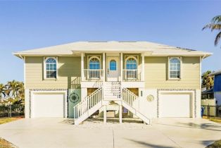 Ranch,Single Family Residence, 8003 Buccaneer Fort Myers Beach, FL 33931 