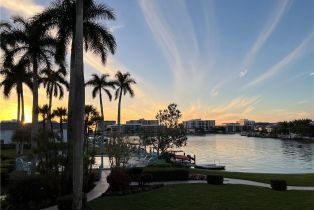 Low Rise (1-3), 383 Harbour Dr # 207, Naples FL 34103