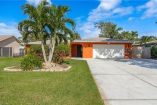 Ranch,Single Family Residence, 71 Mentor North Naples, FL 34110 