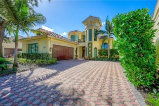 , 8057 Via Vecchia, Naples FL 34108