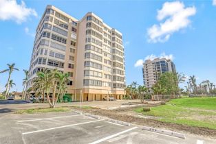 High Rise (8+), 11116 Gulf Shore Dr # 904, Naples FL 34108