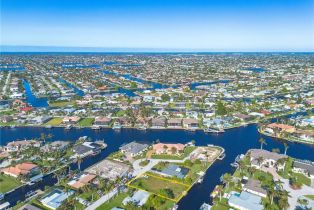 , 5219 Skylark Ct, Cape Coral FL 33904