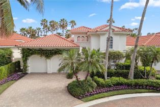 Single Family Residence, 8812 La Palma Villa La Palma At Bay Colony, FL 34108 