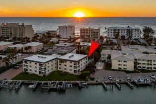 , 1930 Gulf Shore Blvd N # D301, Naples FL 34102