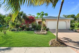 Ranch,Single Family Residence, 590 Fieldstone Marco Island, FL 34145 