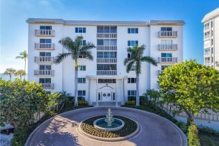 , 1275 Gulf Shore Blvd N # 301, Naples FL 34102