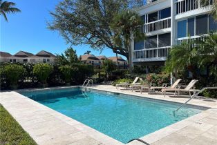 Low Rise (1-3), 1050 9th St S # 102, Naples FL 34102