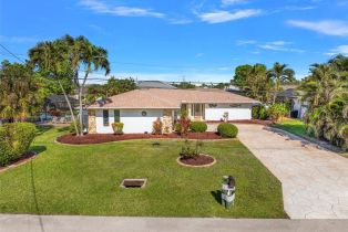 Ranch,Single Family Residence, 807 Montclaire Caloosahatchee, FL 33904 