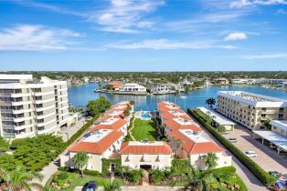 , 3070 Gulf Shore Blvd N # 105, Naples FL 34103