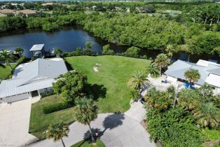 , 3164 Lakeview Dr, Naples FL 34112