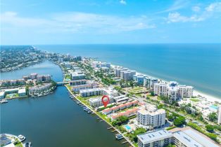 Low Rise (1-3), 3070 Gulf Shore Blvd N # 201, Naples FL 34103