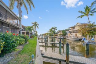 2 Story,Apartment,Low Rise (1-3), 1537 Chesapeake Ave # A4, Naples FL 34102