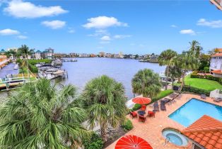 Low Rise (1-3), 9101 Vanderbilt Dr # 302, Naples FL 34108