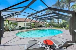 Single Family Residence, 725 Old Trail Dr, Naples FL 34103