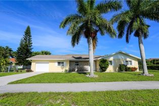 Single Family Residence, 698 107th Ave N, Naples FL 34108