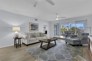 , 9101 Vanderbilt Dr # 203, Naples FL 34108